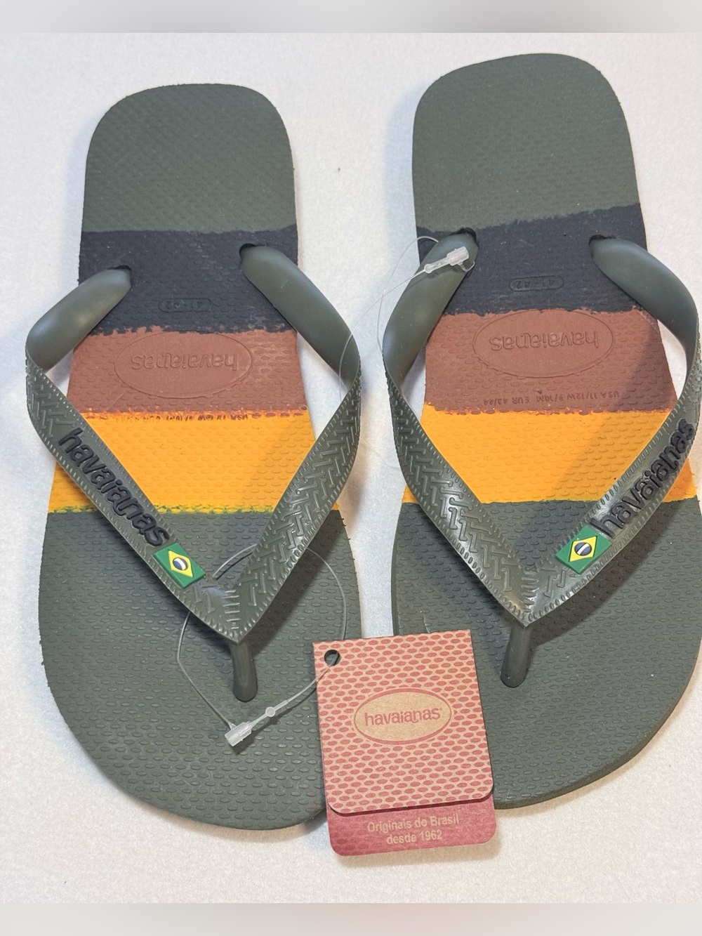 New Men’s Brazil Pattern Havaianas. Size 9/10